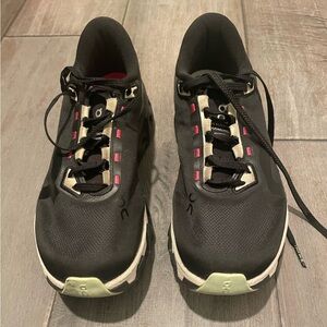 On Running Women’s Cloudmonster Hyper, Black and Iron